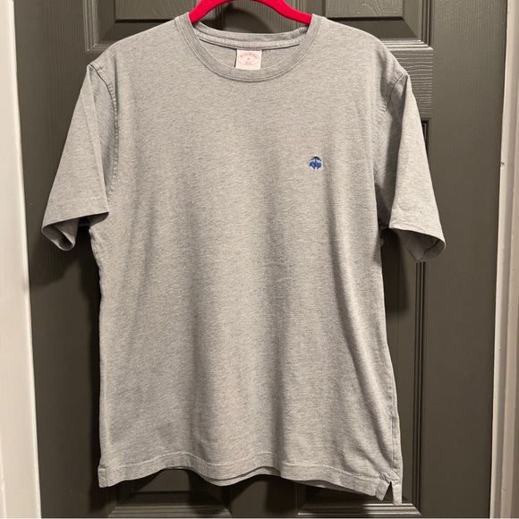 Brooks Brothers 346 Gray Tee with Blue Emblem - Picture 1 of 10